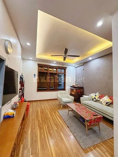 BÁN NHÀ PHÔ TÂN MAI Ô TÔ VÀO NHÀ LÔ GÓC 2 MẶT NGÕ SÂN VƯỜN 12.9 TỶ