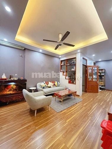 BÁN NHÀ PHÔ TÂN MAI Ô TÔ VÀO NHÀ LÔ GÓC 2 MẶT NGÕ SÂN VƯỜN 12.9 TỶ
