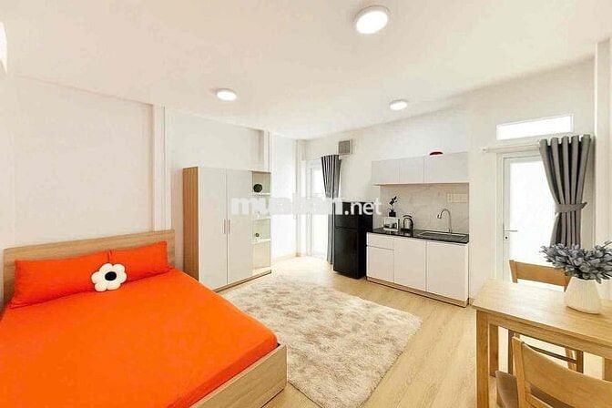 STUDIO BAN CÔNG FULL NỘI THẤT NGAY MẶT TIỀN NGUYỄN VĂN CỪ QUẬN 1