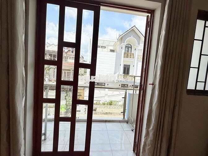 Cho thuê phòng có ban công rộng 35m2 gần ql50 bx q8