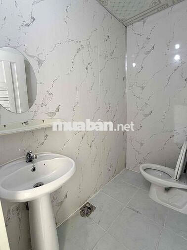 cho thuê nguyên tầng 3 sân thượng trước sau gần QL50
