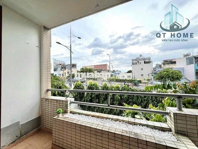 STUDIO BAN CÔNG FULL NỘI THẤT NGAY MẶT TIỀN NGUYỄN VĂN CỪ QUẬN 1