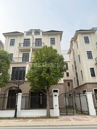 Song Lập Thời Đại 10 Đông Nam mát mẻ view bể bơi vườn Hoa. DT136M2 
