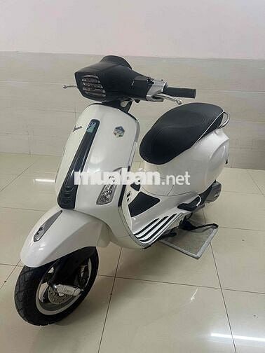 Vespa màu Trắng  2016 ký giấy