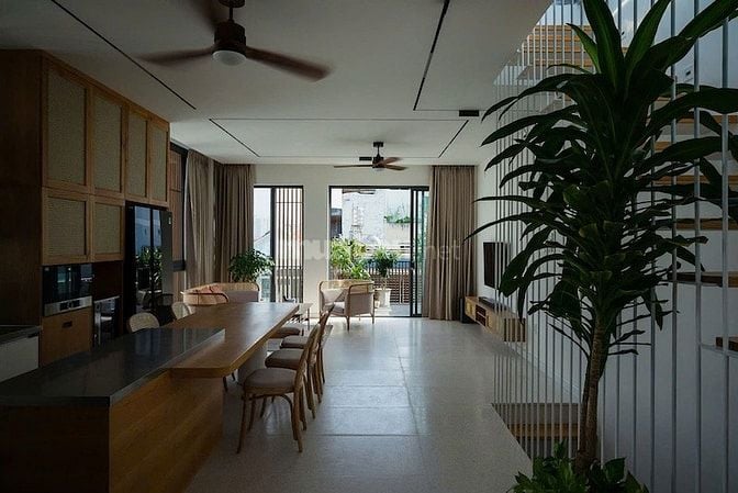 Bán căn góc Bùi Văn Thêm Phú Nhuận, 5 tầng, 81,2 m², giá 24.5 tỷ