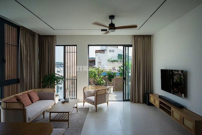 Bán căn góc Bùi Văn Thêm Phú Nhuận, 5 tầng, 81,2 m², giá 24.5 tỷ