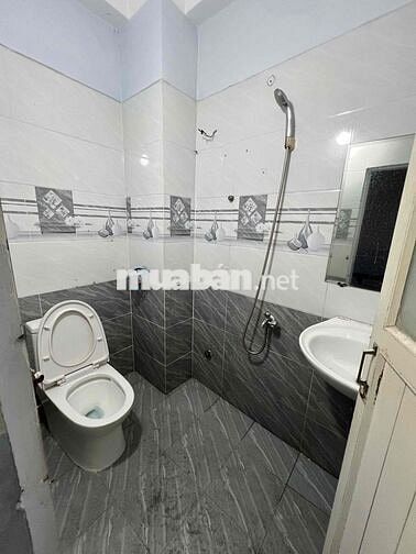 NHÀ HOT QUẬN 3 - 4PN CÓ 2 PN RẤT RỘNG - SẴN MÁY LẠNH CÁC PHÒNG