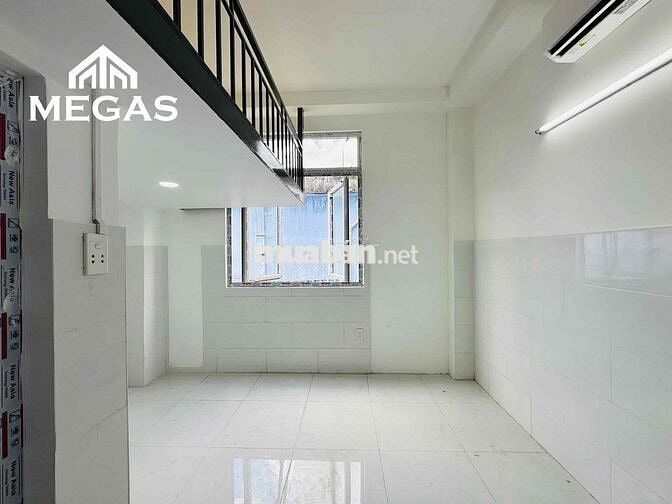 Siêu Phẩm Gác Ban Công Cửa Sổ Xây Mới 100% Ngay Tỉnh Lộ 10 - Tên Lửa
