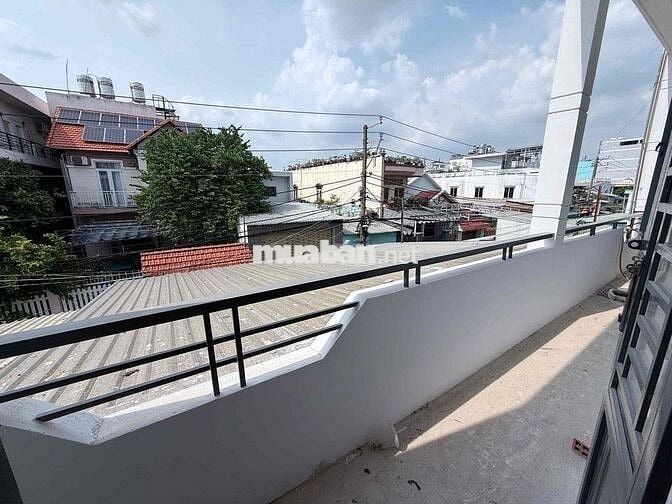 Siêu Phẩm Gác Ban Công Cửa Sổ Xây Mới 100% Ngay Tỉnh Lộ 10 - Tên Lửa