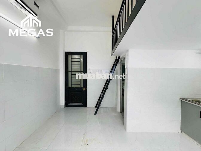 Siêu Phẩm Gác Ban Công Cửa Sổ Xây Mới 100% Ngay Tỉnh Lộ 10 - Tên Lửa