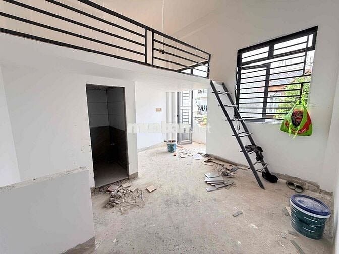Siêu Phẩm Gác Ban Công Cửa Sổ Xây Mới 100% Ngay Tỉnh Lộ 10 - Tên Lửa
