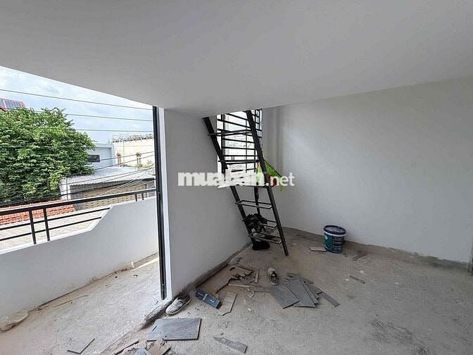 Siêu Phẩm Gác Ban Công Cửa Sổ Xây Mới 100% Ngay Tỉnh Lộ 10 - Tên Lửa