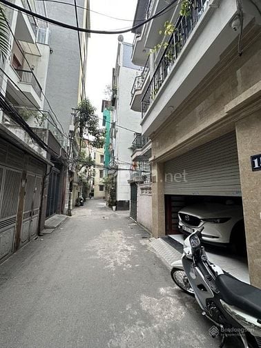 cần bán nhà mặt sân ngõ 43 phố Nguyễn Ngọc Nại DTSĐ 47m,4T,giá 16,5 tỷ
