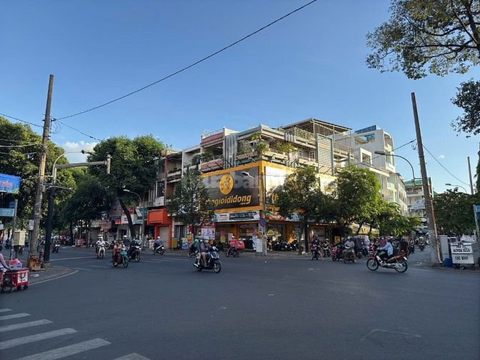 Cho thuê nhà mặt tiền Lãnh Binh Thăng, P. 8, Q. 11 giá 30tr/th.