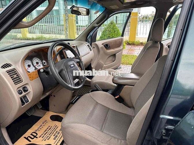 Ford Escape Xanh rêu 5 chỗ
