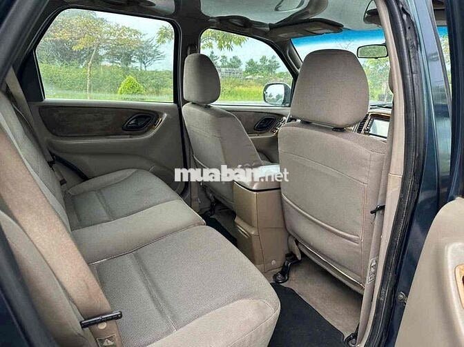 Ford Escape Xanh rêu 5 chỗ