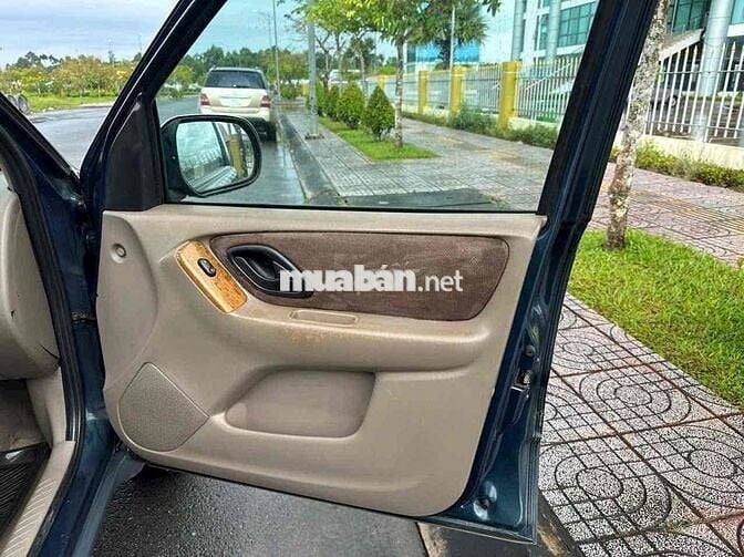 Ford Escape Xanh rêu 5 chỗ