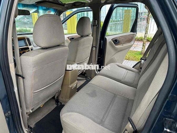 Ford Escape Xanh rêu 5 chỗ