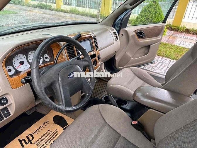 Ford Escape Xanh rêu 5 chỗ
