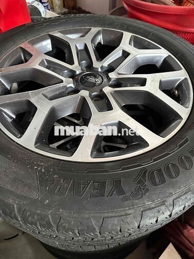 Ford Everest Titanium Đỏ 72574 km