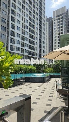 đi định cư nước ngòai bán nhà gấp căn gốc giá rẻ  view hồ bơi
