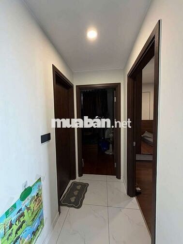 đi định cư nước ngòai bán nhà gấp căn gốc giá rẻ  view hồ bơi