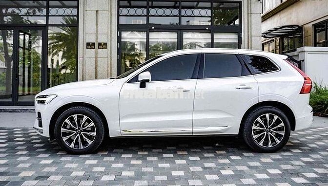 Volvo XC60 Ultimate Bright B6 2023 Trắng