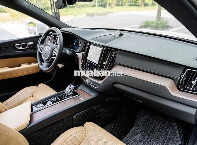 Volvo XC60 Ultimate Bright B6 2023 Trắng