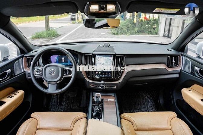 Volvo XC60 Ultimate Bright B6 2023 Trắng