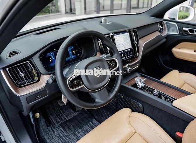 Volvo XC60 Ultimate Bright B6 2023 Trắng