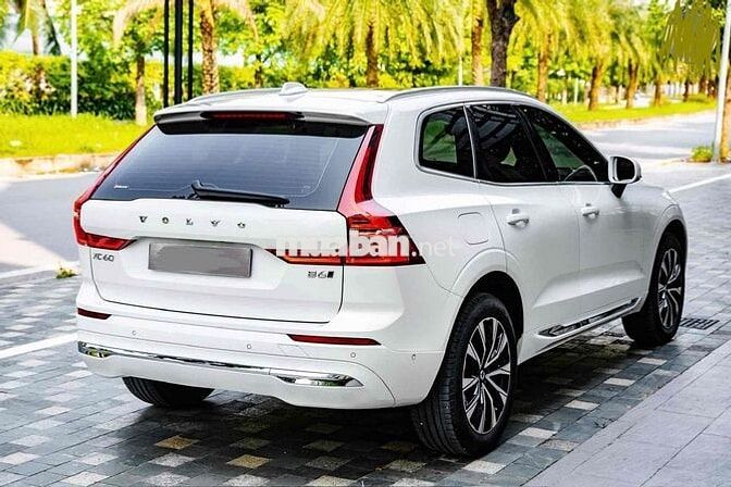 Volvo XC60 Ultimate Bright B6 2023 Trắng