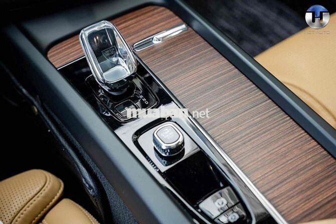 Volvo XC60 Ultimate Bright B6 2023 Trắng
