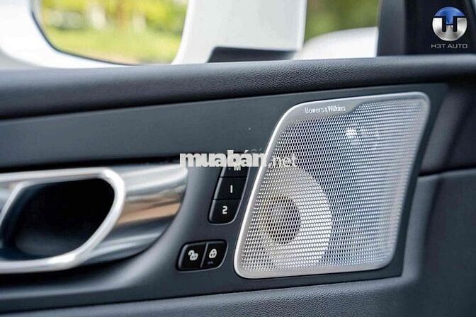 Volvo XC60 Ultimate Bright B6 2023 Trắng