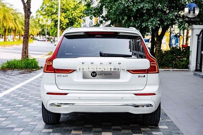 Volvo XC60 Ultimate Bright B6 2023 Trắng