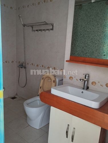 Cho thuê nhà mặt tiền đường số 27a hầm trệt 2 sân thượng, giá 40tr/th