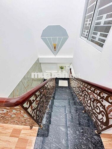 Nhà 2 lầu 4pn sẵn máy lạnh KDC Hưng Phú 1