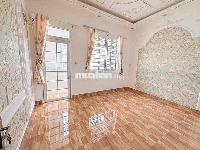 Nhà 2 lầu 4pn sẵn máy lạnh KDC Hưng Phú 1