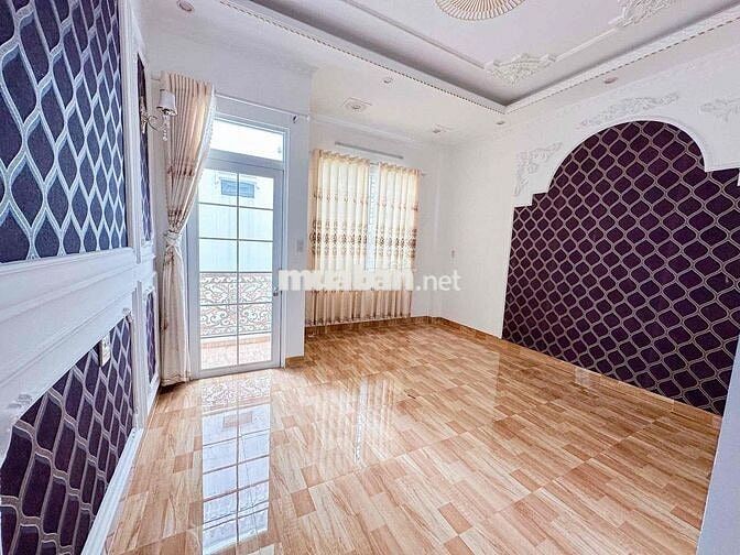 Nhà 2 lầu 4pn sẵn máy lạnh KDC Hưng Phú 1