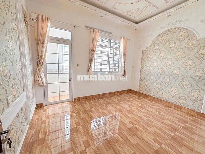 Nhà 2 lầu 4pn có nội thất KdC Hưng Phú 1