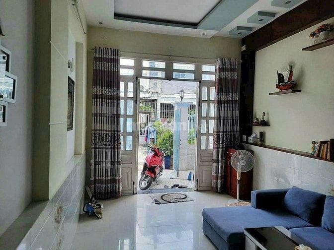 Bán nhà đẹp gần ngã tư Phạm Hùng-Nguyễn Văn Linh, 4 x 19m, 2 lầu 