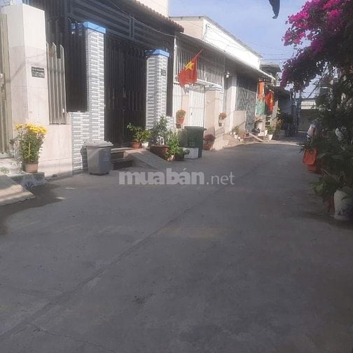 Bán nhà đẹp gần ngã tư Phạm Hùng-Nguyễn Văn Linh, 4 x 19m, 2 lầu 