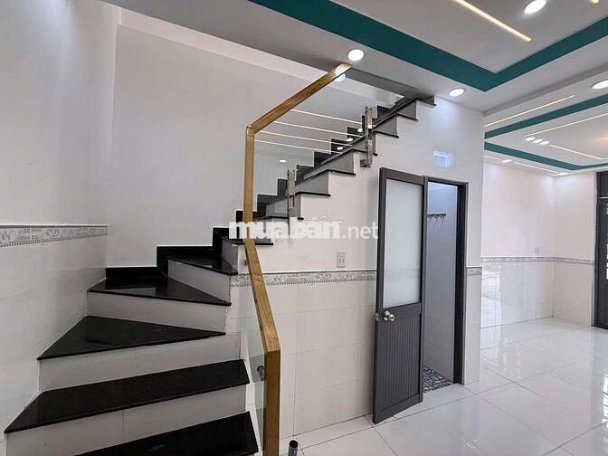 Nhà mình cần bán gần chợ Mỹ Hạnh hẻm thông thoáng 
