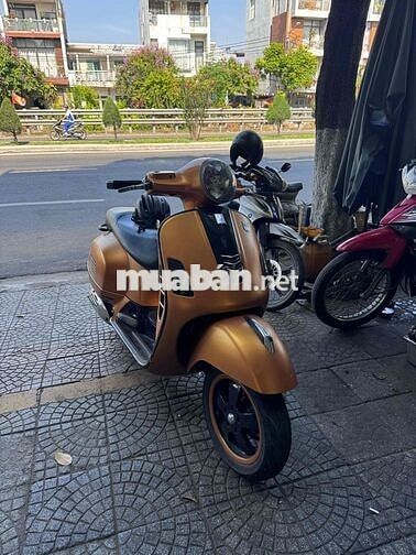 Piaggio Vespa màu Vàng đồng