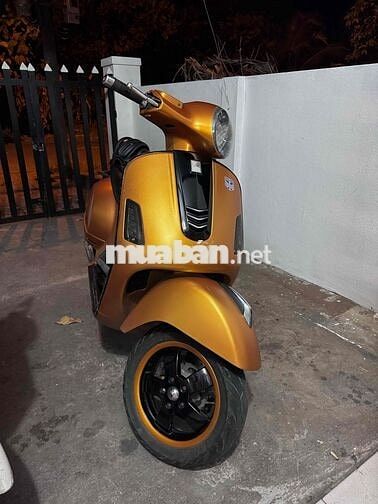 Piaggio Vespa màu Vàng đồng
