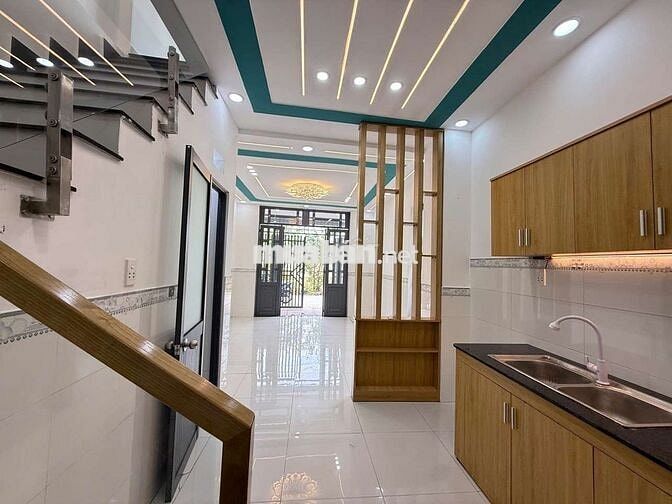 Nhà mình cần bán gần chợ Mỹ Hạnh hẻm thông thoáng 