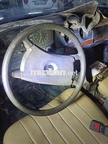 Mercedes 200e w123 Đen