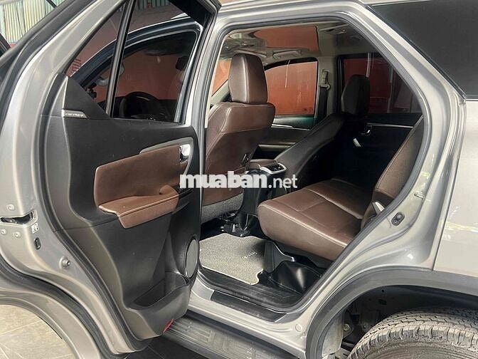 Toyota Fortuner Bạc 7 chỗ