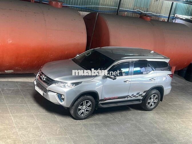 Toyota Fortuner Bạc 7 chỗ