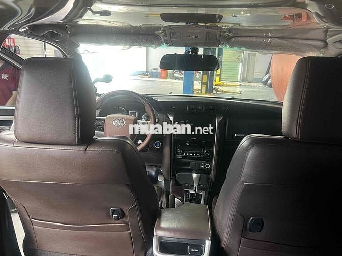 Toyota Fortuner Bạc 7 chỗ