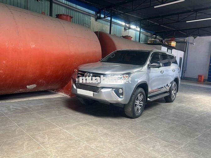 Toyota Fortuner Bạc 7 chỗ